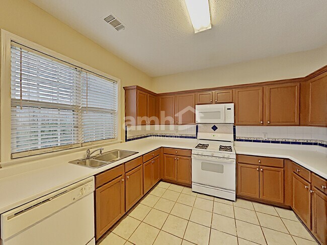 Foto del edificio - 2208 Sprucewood Dr NW