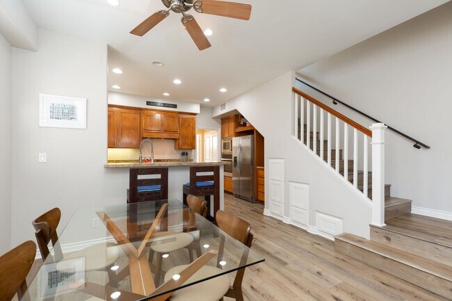 Foto del edificio - Luxury 2 Bedroom 2 Bath Townhouse w/ gourmet Kitchen in Mission Hills