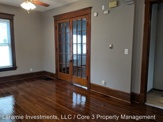 Building Photo - 704 N Oak St