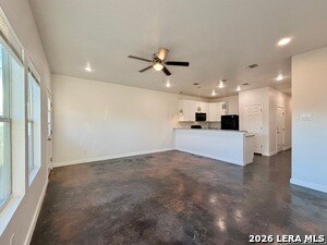 Foto del edificio - 6938 Crestway Rd