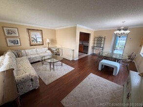 Building Photo - 569 Normandy Ln