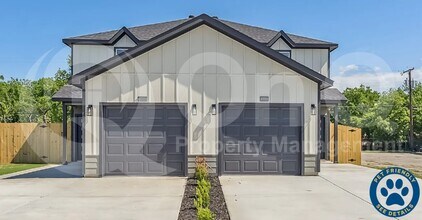 Building Photo - 8003 W Elizabeth Ln