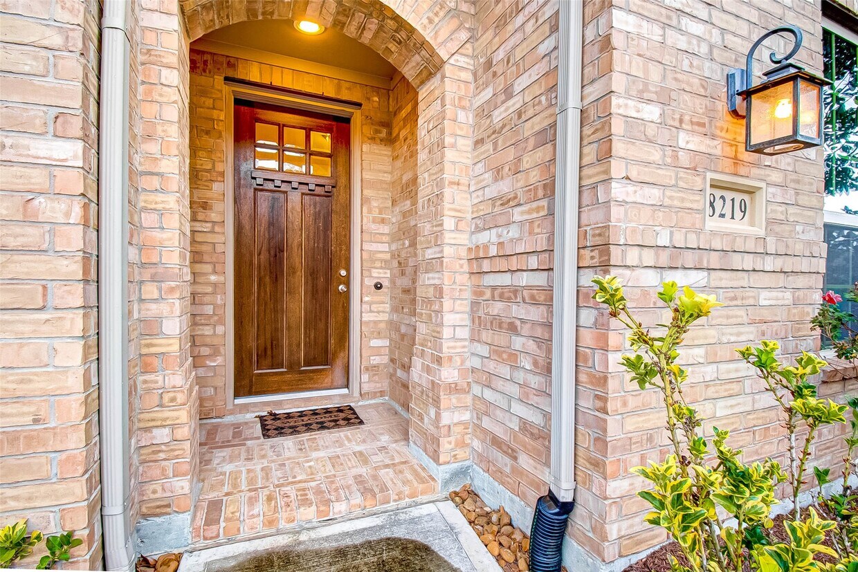 Foto principal - 8219 Peppervine Ct