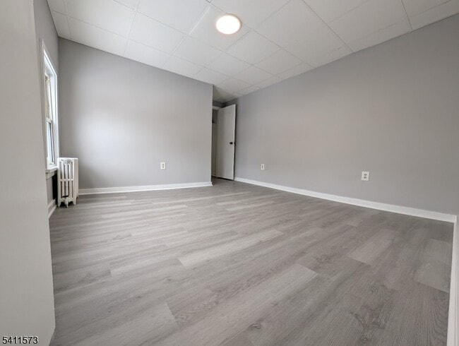 Building Photo - 596 S Main St