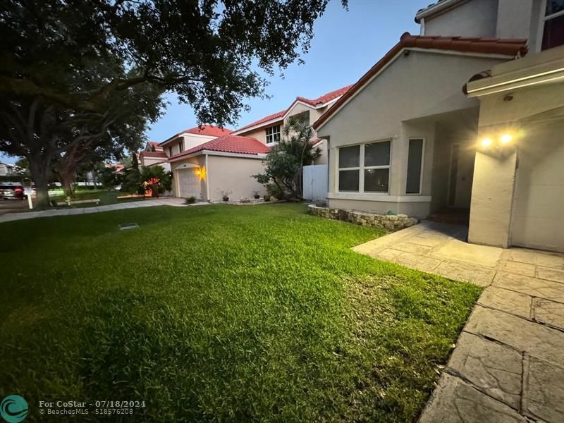 Primary Photo - 3870 Amalfi Dr
