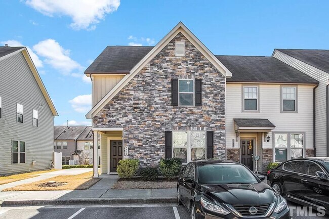 Building Photo - 4430 Hillsgrove Rd