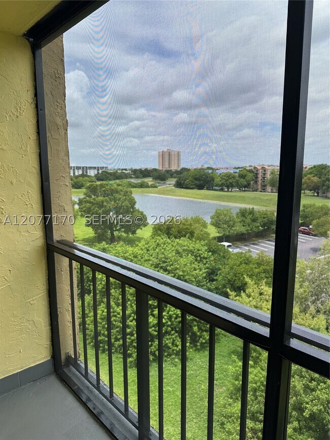 Foto del edificio - 9455 W Flagler St