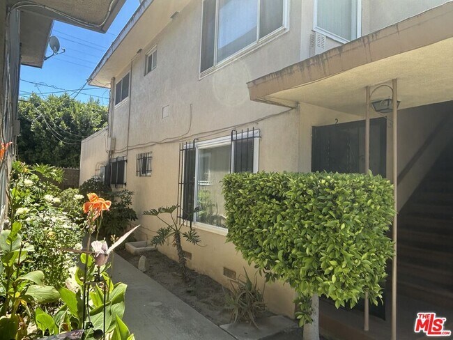 Building Photo - 10432 Crenshaw Blvd