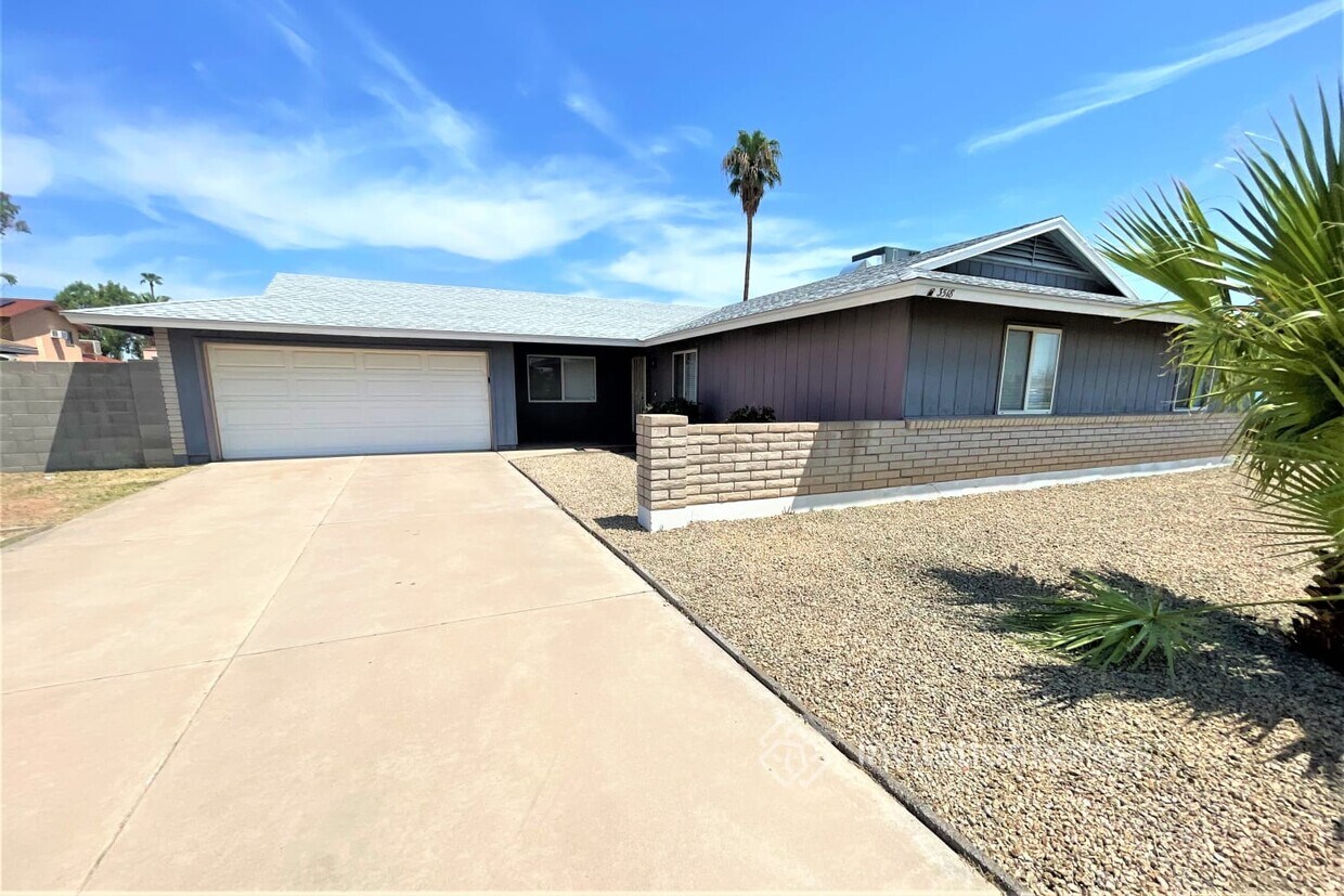 Primary Photo - 3518 W Shangri-la Rd