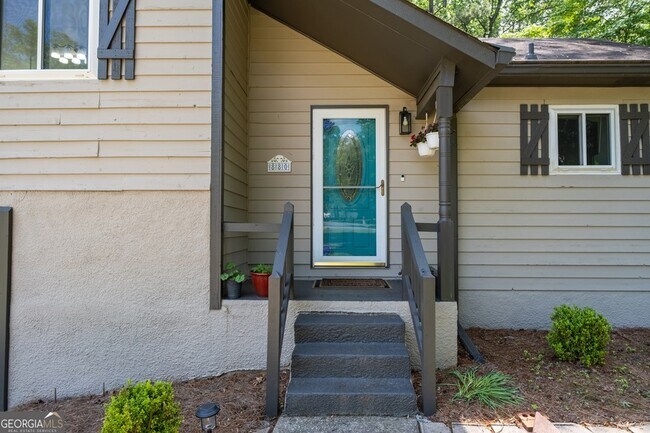 Building Photo - 880 Winfield Ct