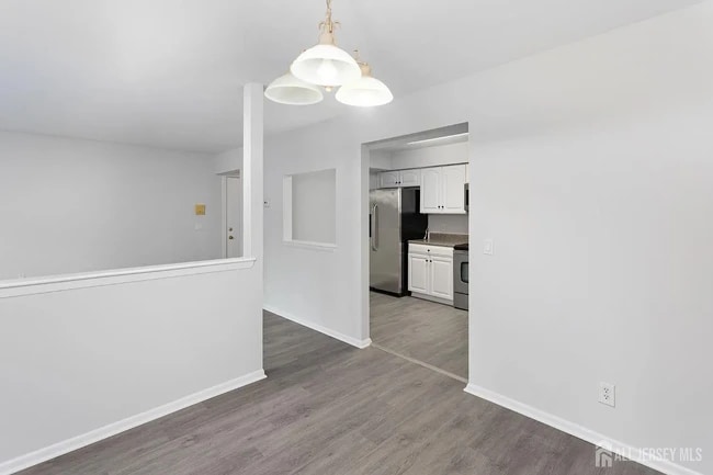 Building Photo - 3231 Sayre Dr