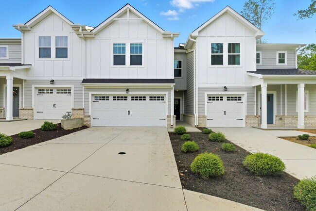 Foto del edificio - Modern 3BR/2.5BA Townhome in luxurious Village at Chapel Green! $2250/mo rent***