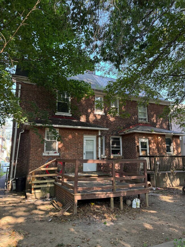 Building Photo - 309 East Ave