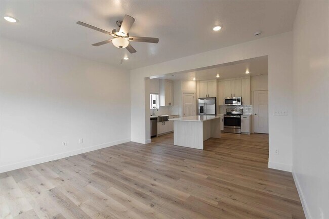 Building Photo - HCT 571