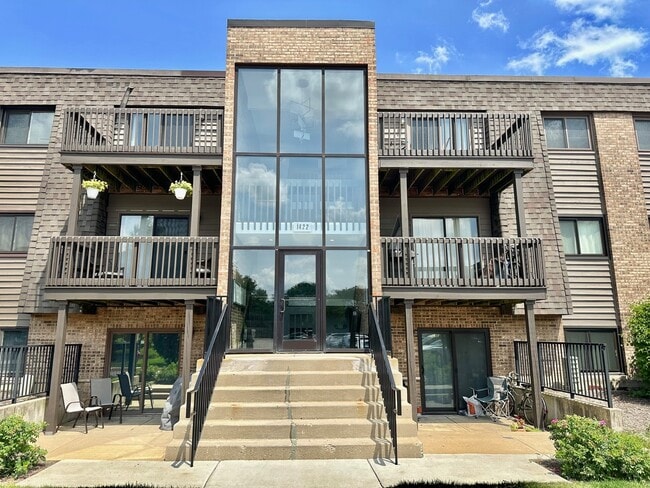 Building Photo - 1422 Stonebridge Cir