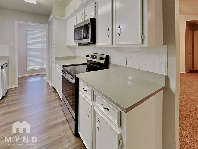 Foto del edificio - 4801 Meadowood Dr