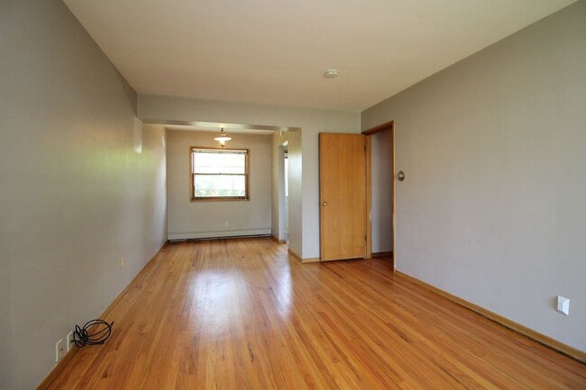 Building Photo - 2404-2418 SE 58th
