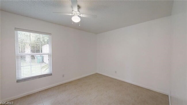 Building Photo - 2303 NE 6th St