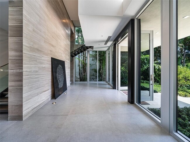 Foto del edificio - 1379 N Venetian Way