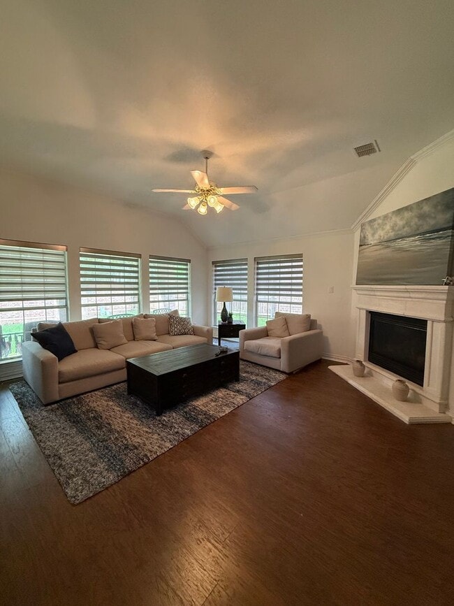 Building Photo - 1616 Villa Ct