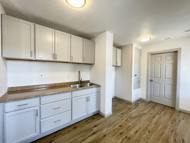 Photo - 2037 Beaumont St House