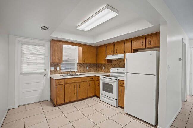 Foto del edificio - 5901 Crestmont St