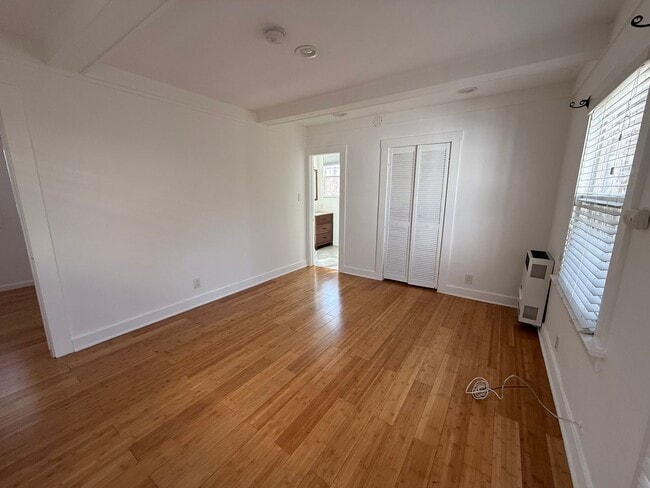 Building Photo - 6028 Eleanor Ave