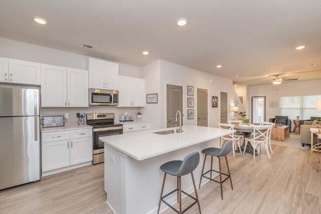 Building Photo - West Park Townhomes