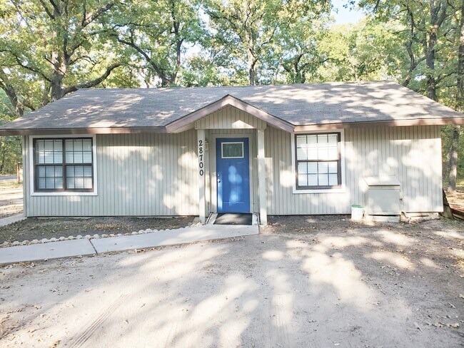 Covered entry off of the carport and driveway - 28700 Gumwood Ct