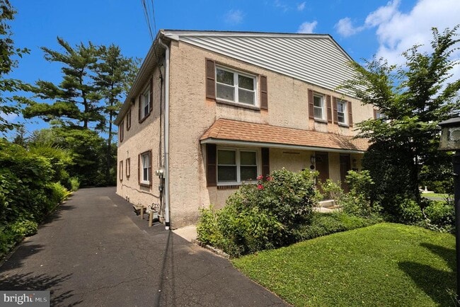 Building Photo - 805 Wyndmoor Ave