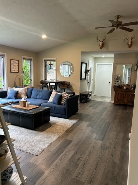 Foto principal - 2130 Hammond Pl E