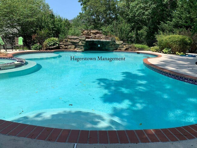 Foto del edificio - Luxury Home in Woodbridge