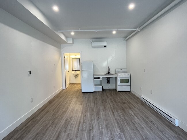 Building Photo - 57 Canterbury St