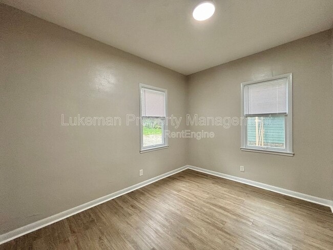 Foto del edificio - 1320 S Westnedge Ave