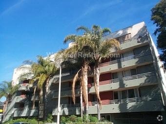 Building Photo - 1420 N Sierra Bonita Ave