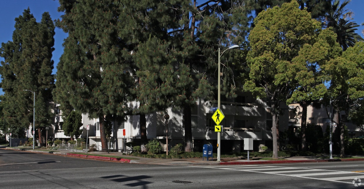 Building Photo - Hillview Apartments