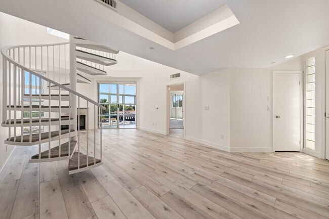 Building Photo - 171 N Church Ln