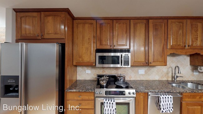 Foto del edificio - 2230 N Kenmore Ave