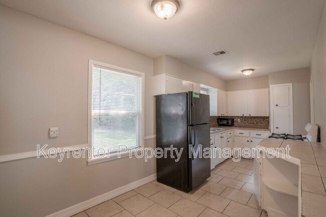Building Photo - 4537 N Kenosha Ave