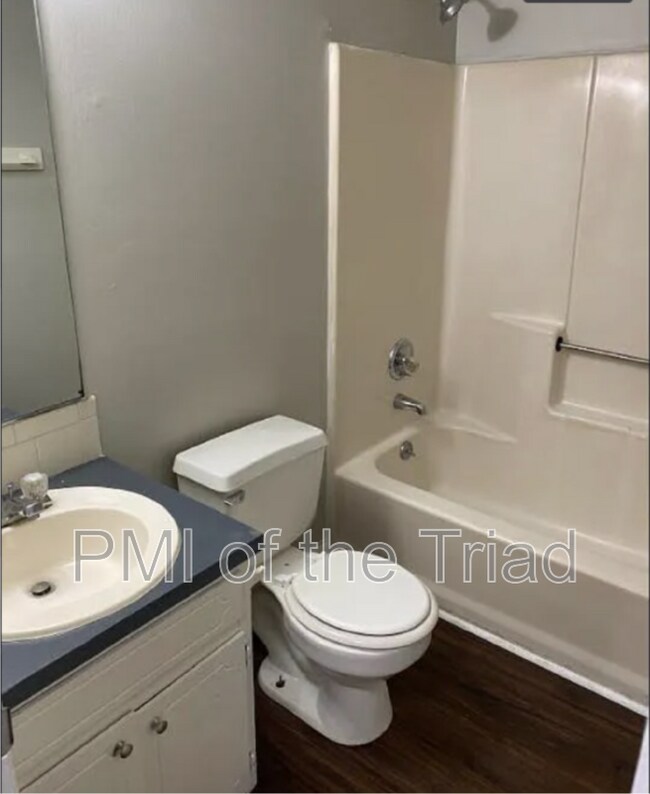 Foto del edificio - 1600 Oak Croft St