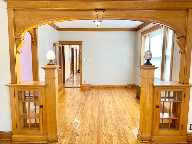 Building Photo - 1507 S 61st Ct