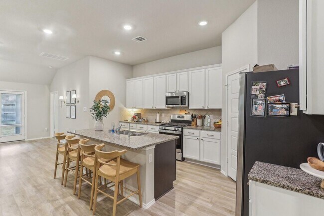 Building Photo - 23536 Kenworth Dr