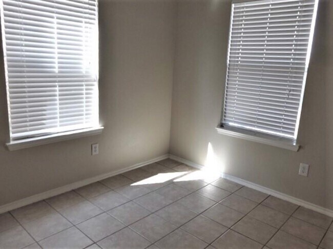Foto del edificio - 2102 Hawthorne Brook Ln