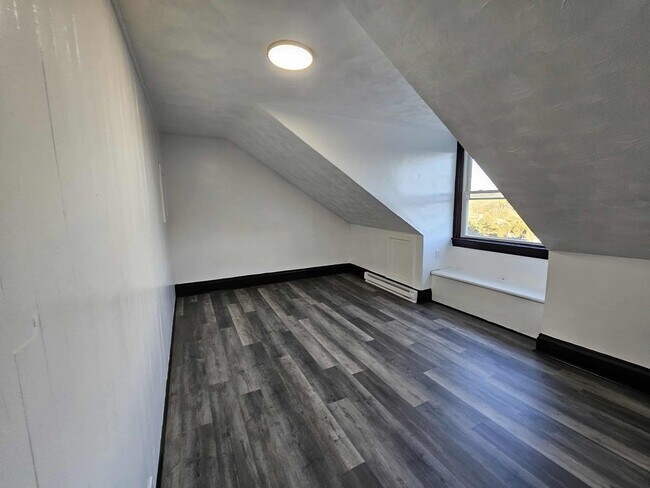 Photo - Beautiful 4 Bed, 1 Bath Home for Rent- Spa...