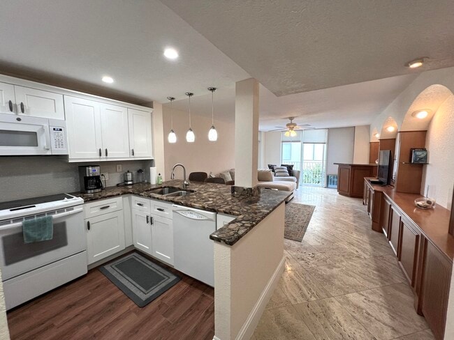 Building Photo - 3580 S Ocean Blvd