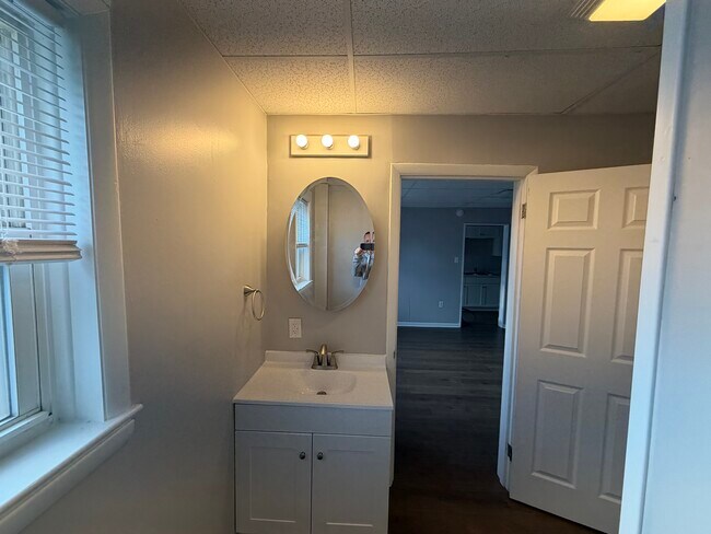 Foto del edificio - 300-306 W Main St