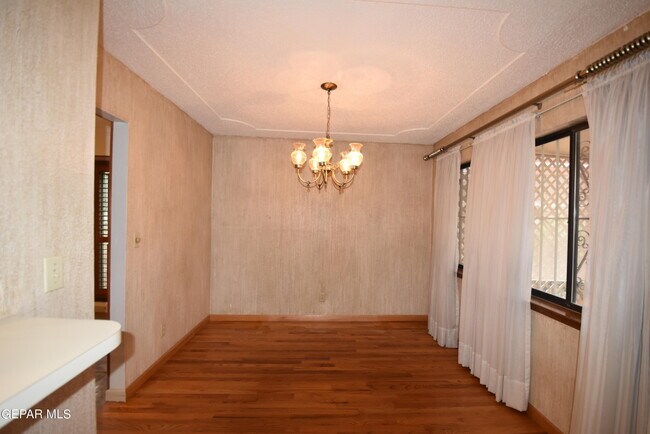 Building Photo - 11195 Ivanhoe Dr