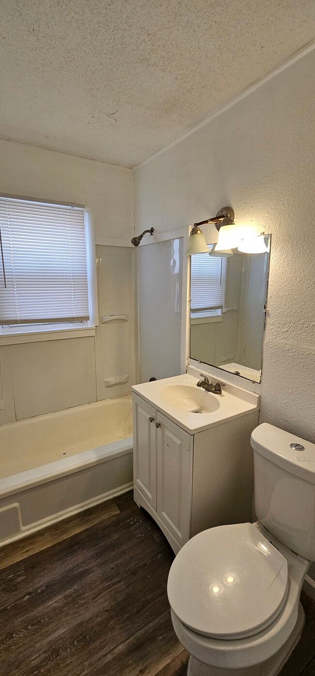 Building Photo - 10716 Bennington Ave