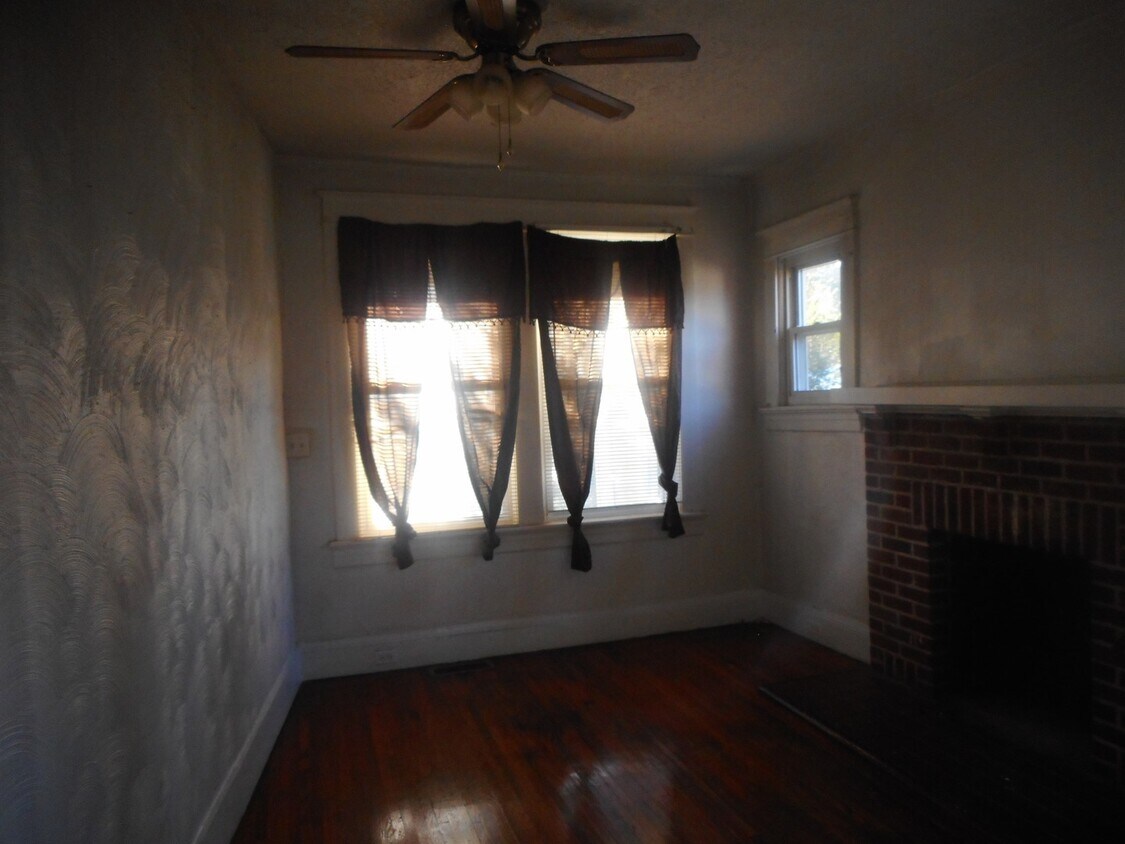 Foto del edificio - Spacious Upstairs Apartment in a Convenien...