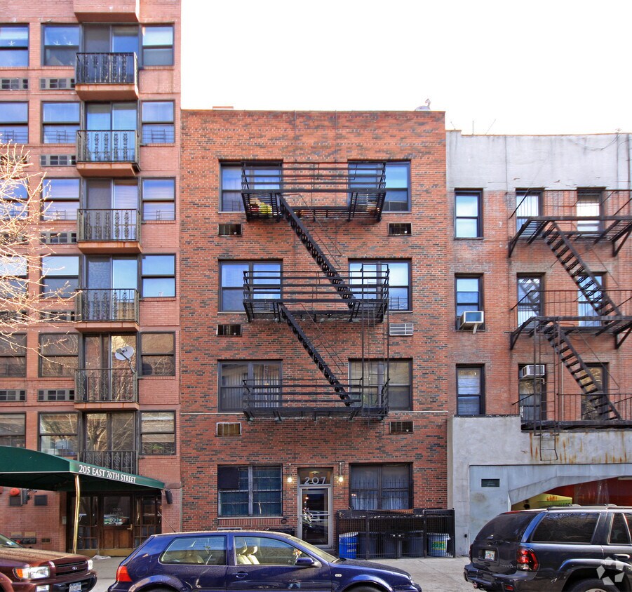 Primary Photo - 207 E 76th St
